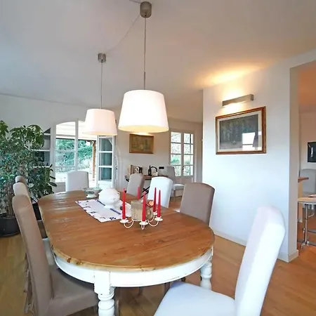 Expansive Estate With Modern Stylish Ambiance Villa *